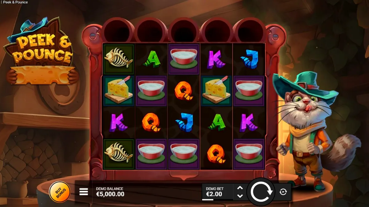 Slot Peek & Pounce com tema de gato e rato em uma cozinha rústica
